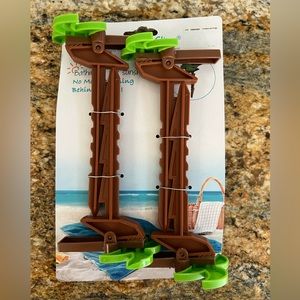 New set of 4 palm tree Honolulu towel beach clips